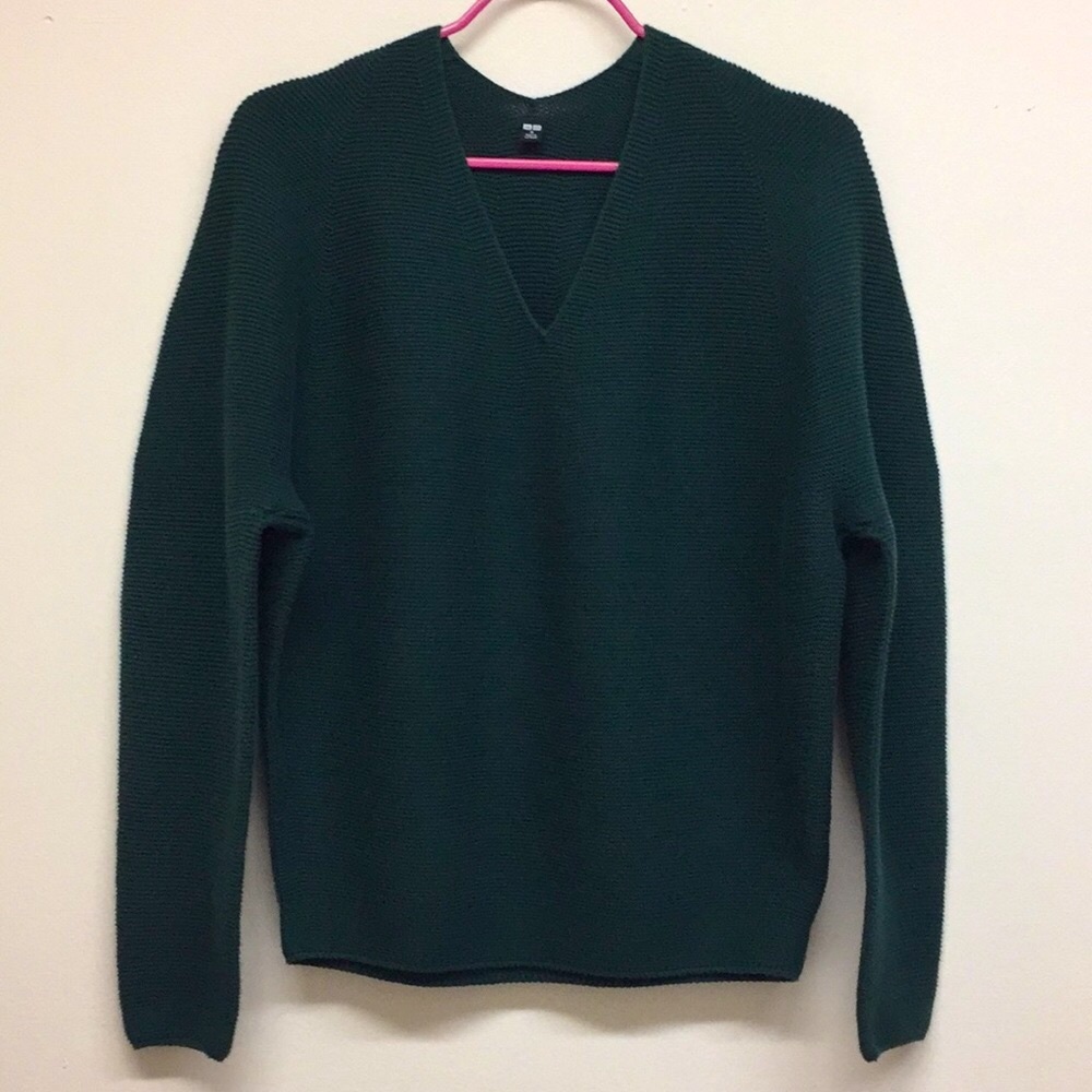 UNIQLO cotton v-neck sweater size medium